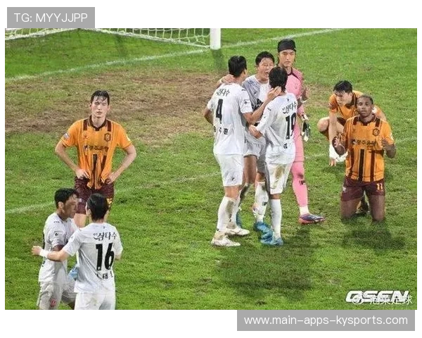 辽宁铁人边路回防不及时，身后走廊被反复利用